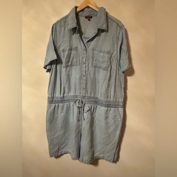 NWT-Vince Camuto- Light Wash Utility Romper - Picture 4 of 8